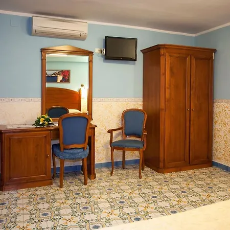 Отель Hotel Amalfi