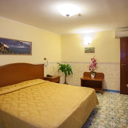Hotel Amalfi Отель