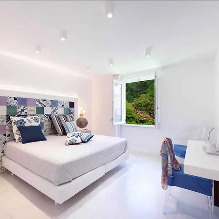 Hotel Amalfi 3* Амальфи