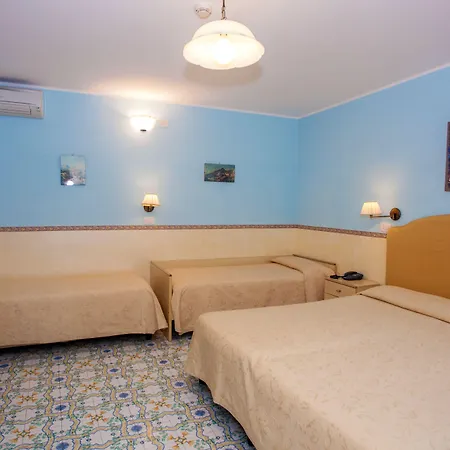 Отель Hotel Amalfi 3*