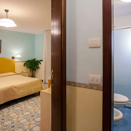 Отель Hotel Amalfi Амальфи