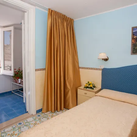 Hotel Amalfi Амальфи