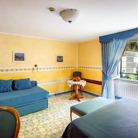 Отель Hotel Amalfi