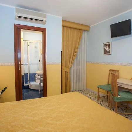 Hotel Amalfi Отель Амальфи