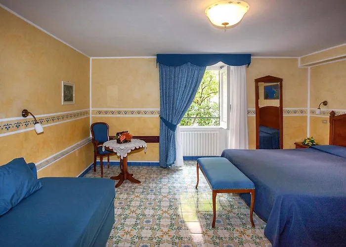 Hotel Amalfi Отель Амальфи