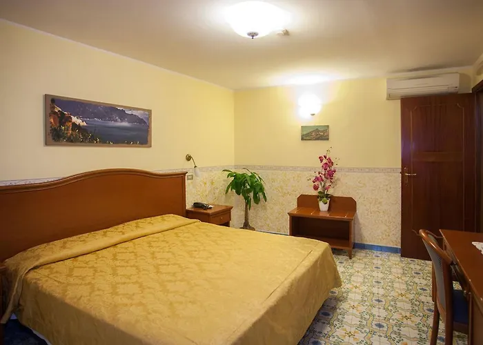 Hotel Amalfi Отель