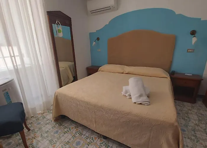 Hotel Amalfi Отель Амальфи